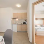 Apartament Lelas *